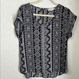 Pink Rose Black and White Boxy Blouse Cap Sleeve Scoop Neck